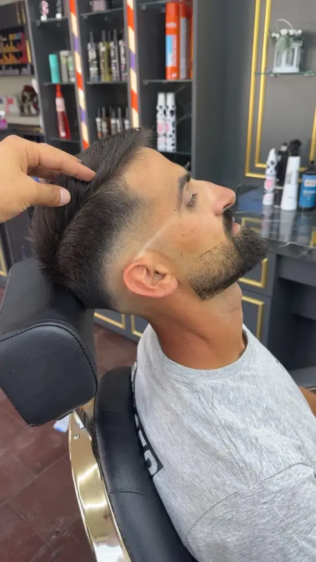 Mid Fade mit Bart